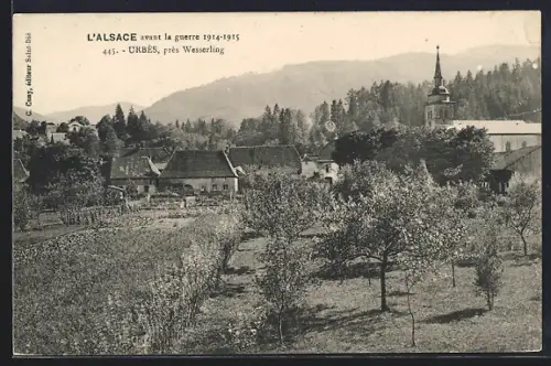 AK Urbès près Wesserling, Vue du village avec église et montagnes en arrière-plan