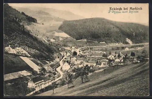 AK Eckirch, Vue du village entouré de montagnes et de champs