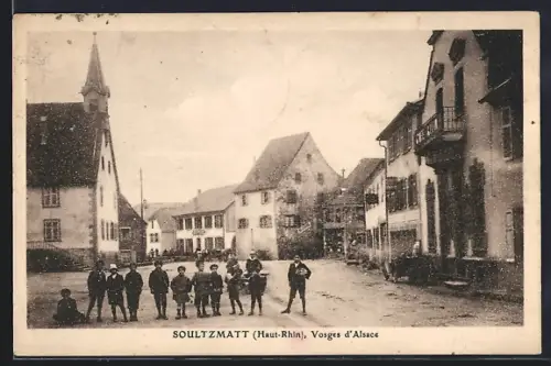 AK Soultzmatt /Haut-Rhin, Vue de la place centrale avec habitants et bâtiments historiques