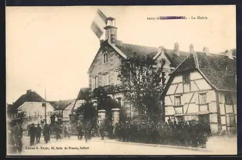 AK Dannemarie, La Mairie avec drapeau et maisons à colombages