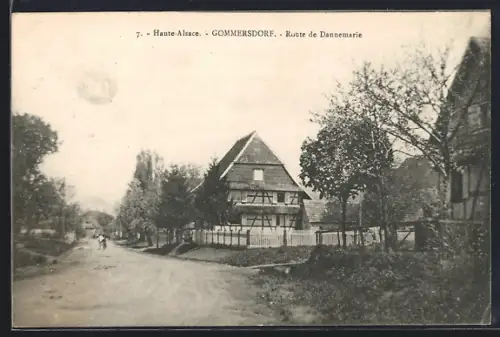 AK Gommersdorf /Haute-Alsace, Route de Dannemarie et maisons à colombages