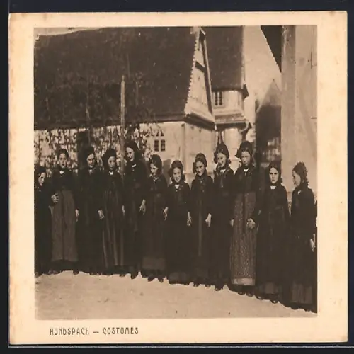 AK Hundspach, Costumes traditionnels des femmes du village