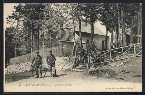 AK Ballon d`Alsace, Poste de Douane avec soldats devant un bâtiment en forêt