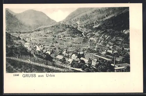 AK Urbes, Vue panoramique du village et des montagnes environnantes
