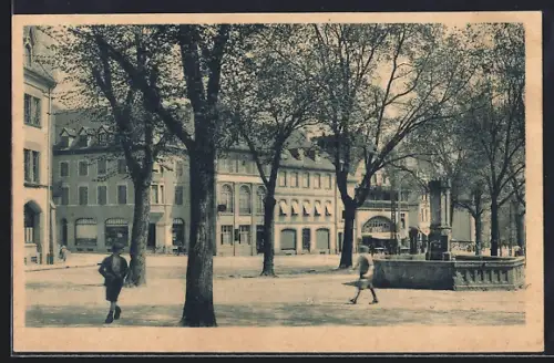 AK Munster, Place du Marché avec arbres et passants