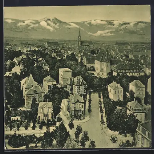 AK Colmar, Vue générale de la ville avec montagnes en arrière-plan
