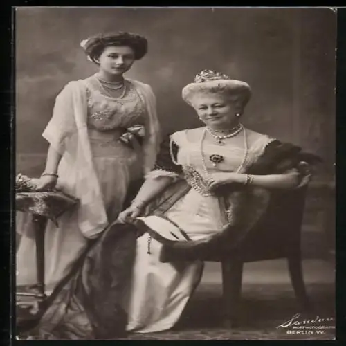 AK Kaiserin Auguste Victoria neben Prinzessin Viktoria Luise