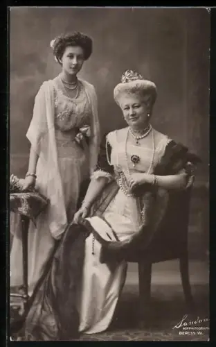 AK Kaiserin Auguste Victoria neben Prinzessin Viktoria Luise