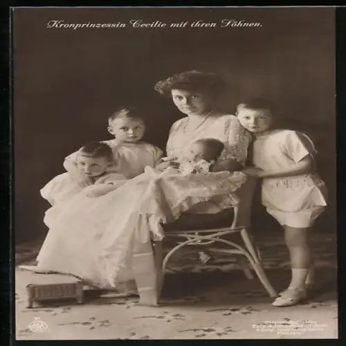 AK Kronprinzessin Cecile von Preussen mit ihren Söhnen