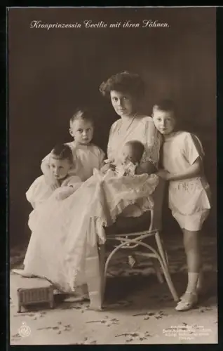 AK Kronprinzessin Cecile von Preussen mit ihren Söhnen