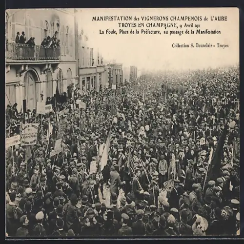 AK Troyes, Manifestation des Vignerons Champenois, 9 Avril 1911, La Foule, Place de la Prefecture, Arbeiterbewegung