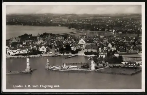 AK Lindau i. B., Hafeneinfahrt mit Leuchtturm, Fliegeraufnahme