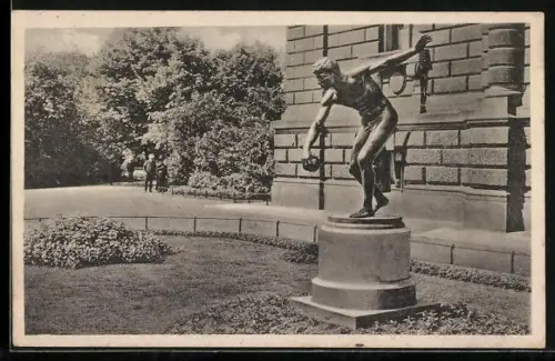 AK Leipzig, Der Kugelwerfer in den Museumsanlagen