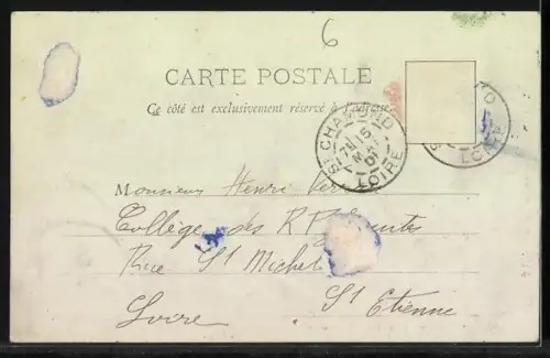 AK Cornillon, Vue du village avec église et chemin bordé de murs