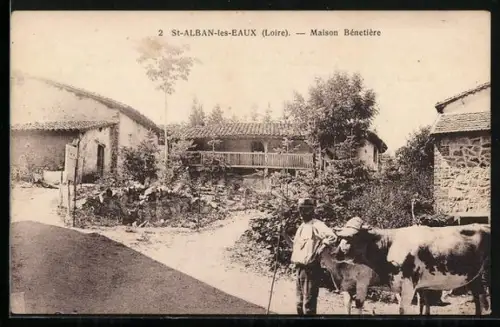 AK St-Alban-les-Eaux /Loire, Maison Bénetière et paysan avec vache devant la maison