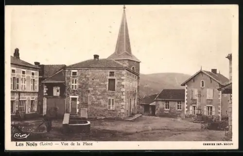 AK Les Noës /Loire, Vue de la Place