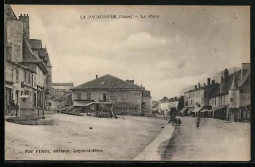 AK La Pacaudière /Loire, La Place animée avec bâtiments et passants