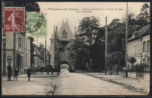 AK Villeneuve-sur-Yonne, Faubourg St-Nicolas et Porte de Sens, vue extérieure