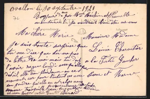 AK Avallon, Avenue de la Gare avec calèche et passants