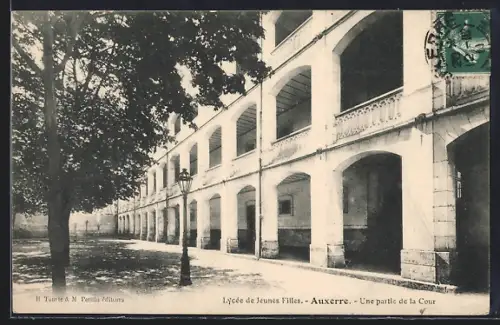 AK Auxerre, Lycée de Jeunes Filles, Une partie de la Cour