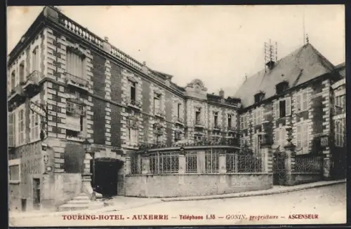 AK Auxerre, Touring-Hôtel avec ascenseur et architecture élégante