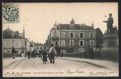 AK Auxerre, Rue du Pont et Statue Paul Bert