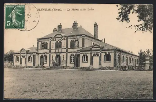 AK Bléneau /Yonne, La Mairie et les Écoles