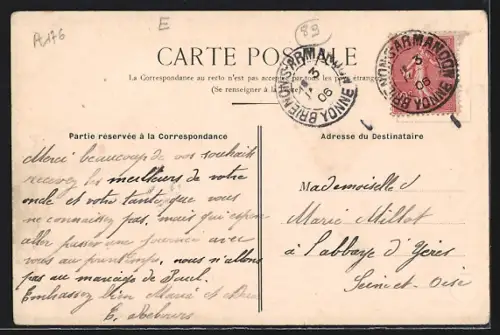 AK Brienon, La Place du Carré, Vue sur la Sociale