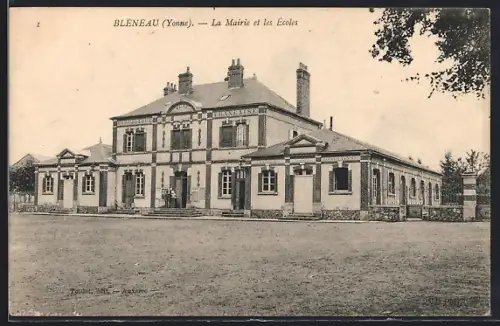 AK Bléneau /Yonne, La Mairie et les Écoles