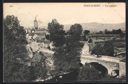 AK Pontaubert, Vue générale du village avec le pont et le paysage environnant