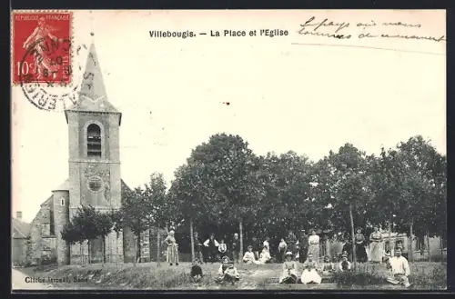 AK Villebougis, La Place et l`Église