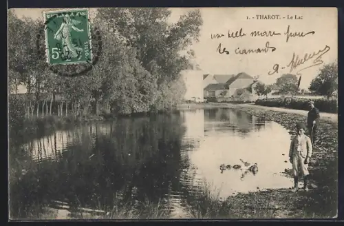 AK Tharot, Le Lac avec des canards et des habitants au bord de l`eau