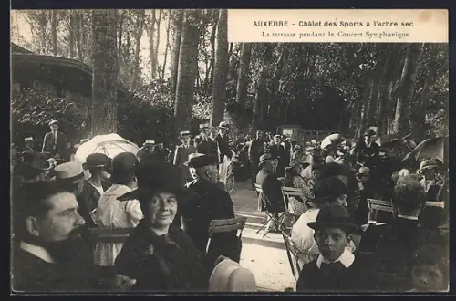 AK Auxerre, Chalet des Sports à l`arbre sec, La terrasse pendant le Concert Symphonique