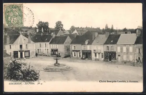AK Courson, La Place avec fontaine et maisons environnantes