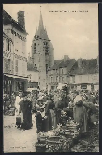 AK Pont-sur-Yonne, Le Marché animé devant l`église et les boutiques