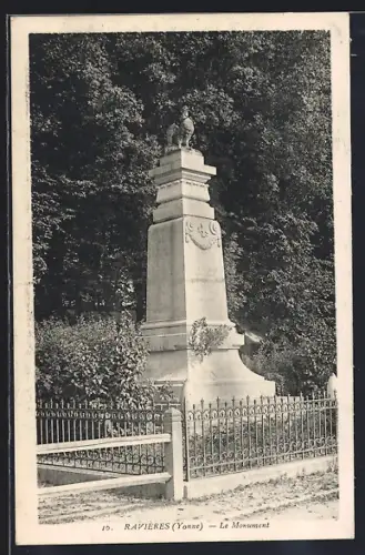 AK Ravières /Yonne, Le Monument