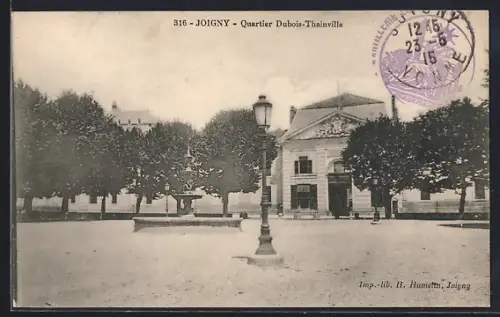 AK Joigny, Quartier Dubois-Thainville avec place arborée et bâtiment en arrière-plan