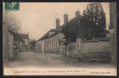 AK Mont-Saint-Sulpice, Rue des Arpens, vue de la rue tranquille avec maisons anciennes