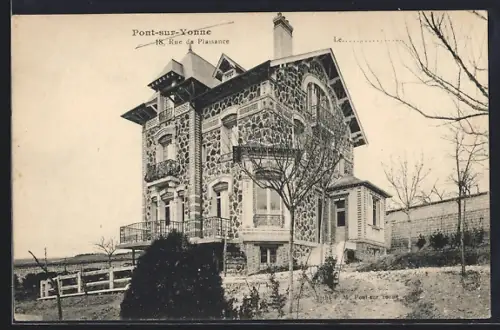 AK Pont-sur-Yonne, 18 Rue de Plaisance, maison en pierre dans un jardin arboré