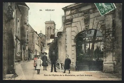 AK Vézelay, Rue de l`Église de la Madeleine, un Coin Antique
