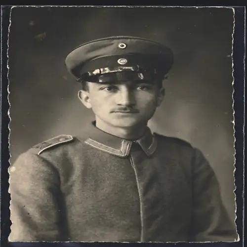 Foto-AK Unteroffizier vom Rgt. Nr. 170 in Feldgrau Uniform