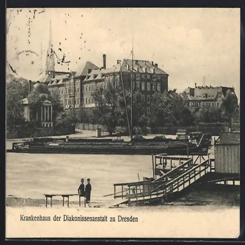 AK Dresden-Neustadt, Krankenhaus der Diakonissenanstalt, Kinder am Steg an der Elbe, Lastkahn