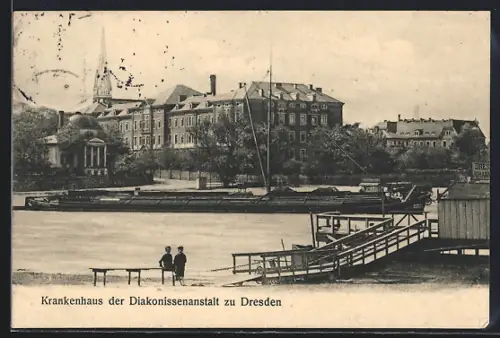 AK Dresden-Neustadt, Krankenhaus der Diakonissenanstalt, Kinder am Steg an der Elbe, Lastkahn