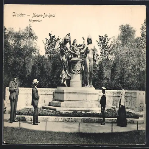 AK Dresden, Leute am Mozart-Denkmal auf der Bürgerwiese