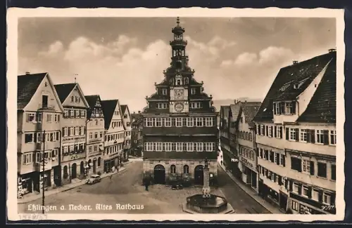 AK Esslingen a. Neckar, Altes Rathaus zwischen Wohn- und Geschäftshäusern