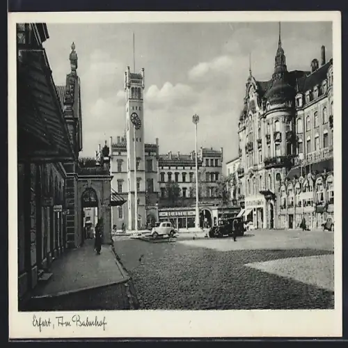 AK Erfurt, Bahnhof, Platzansicht mit Hotel Erfurter Hof & Uhrenturm