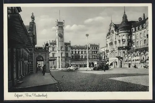AK Erfurt, Bahnhof, Platzansicht mit Hotel Erfurter Hof & Uhrenturm