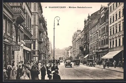 AK Saarbrücken, Mittlere Bahnhofstrasse mit Geschäft M. Straub & Co.