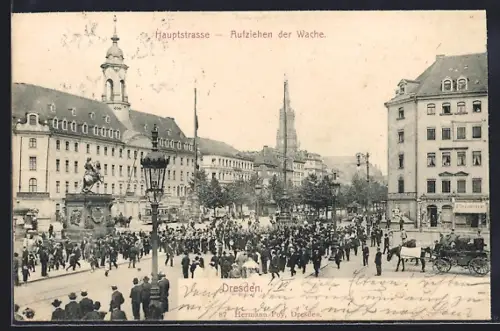 AK Dresden-Neustadt, Hauptstrasse, Aufziehen der Wache