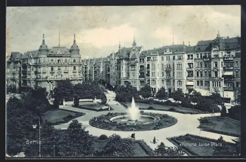 AK Berlin-Schöneberg, Victoria-Luise-Platz, Brunnen, Wohnhäuser